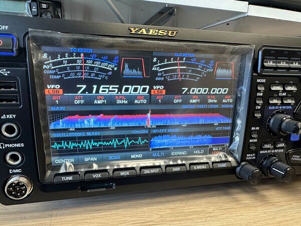YAESU FT DX 101 MP HF E 50 MHZ ALL MODE 200 WATT COME NUOVO CON IMBALLI E GARANZIA CSY AND SON