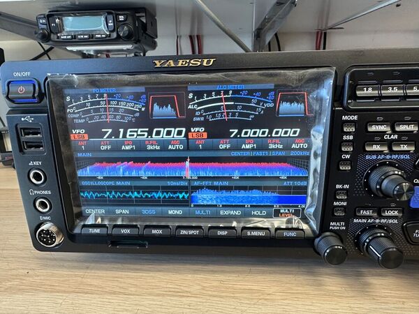 YAESU FT DX 101 MP HF E 50 MHZ ALL MODE 200 WATT COME NUOVO CON IMBALLI E GARANZIA CSY AND SON