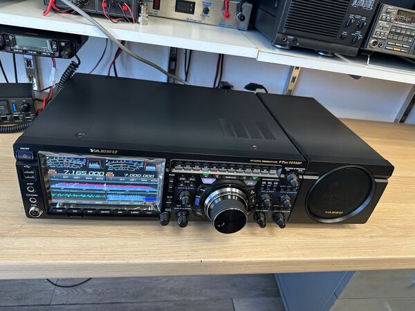 YAESU FT DX 101 MP HF E 50 MHZ ALL MODE 200 WATT COME NUOVO CON IMBALLI E GARANZIA CSY AND SON
