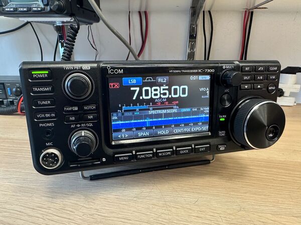 ICOM IC 7300 HF E 50 MHZ ALL MODE OTTIMO CON IMBALLO