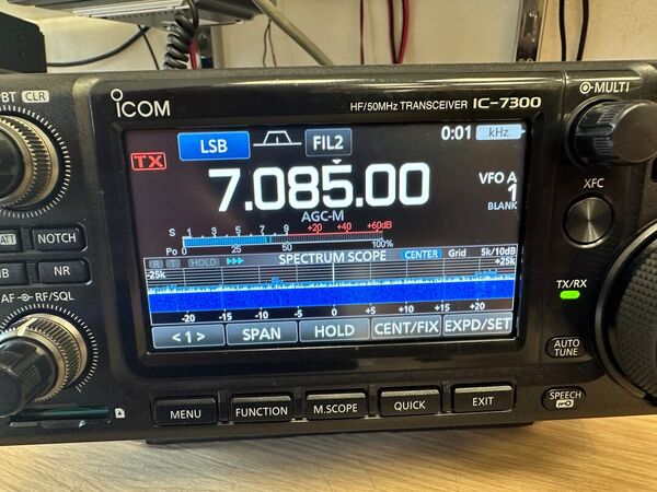ICOM IC 7300 HF E 50 MHZ ALL MODE OTTIMO CON IMBALLO