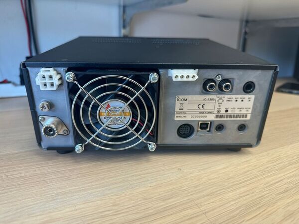 ICOM IC 7300 HF E 50 MHZ ALL MODE OTTIMO CON IMBALLO