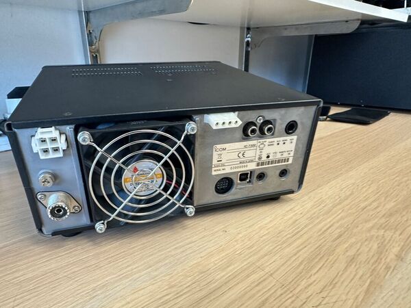 ICOM IC 7300 HF E 50 MHZ ALL MODE OTTIMO CON IMBALLO