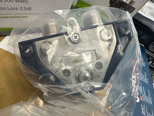 MOONRAKER CS 201 CONNETTORE DI ANTENNA 2 VIE  PL DA 0 A 1000 MHZ  NUOVO PRONTA CONSEGNA