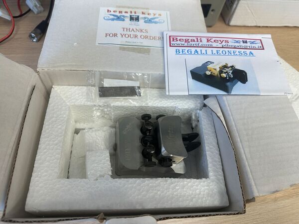 BEGALI SCOLPTURE TASTO TELEGRAFICO COME NUOVO CON DEDICA E SIGLA E IMBALLO