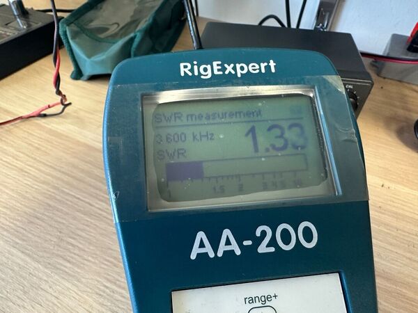 RIG EXPERT AA 200  ANALIZZZATORE D'ANTENNA DIGITALE DA 0 A 200 MHZ OTTIMO CON CUSTODIA