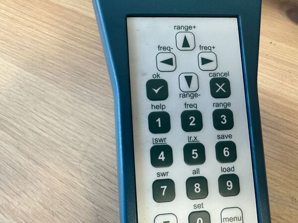 RIG EXPERT AA 200  ANALIZZZATORE D'ANTENNA DIGITALE DA 0 A 200 MHZ OTTIMO CON CUSTODIA