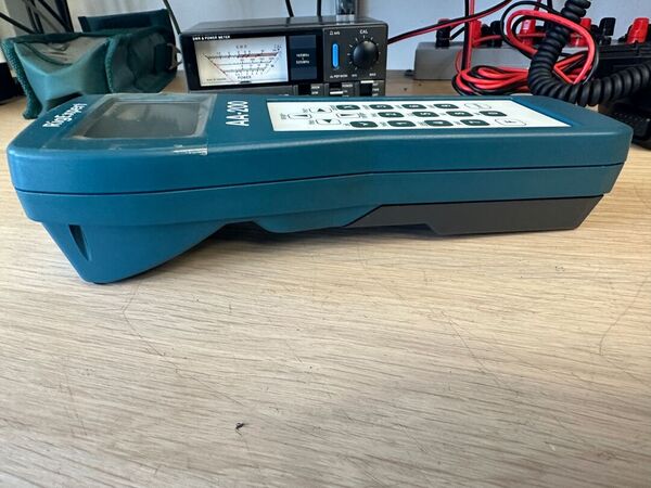 RIG EXPERT AA 200  ANALIZZZATORE D'ANTENNA DIGITALE DA 0 A 200 MHZ OTTIMO CON CUSTODIA