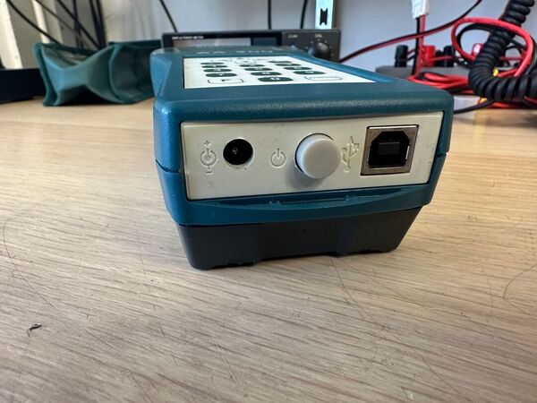 RIG EXPERT AA 200  ANALIZZZATORE D'ANTENNA DIGITALE DA 0 A 200 MHZ OTTIMO CON CUSTODIA