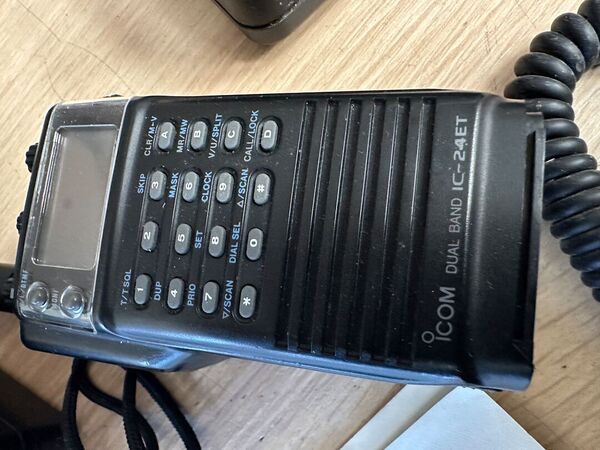 ICOM IC 24 ET BIBANDA PORTATILE CON ACCESSORI LEGGI BENE