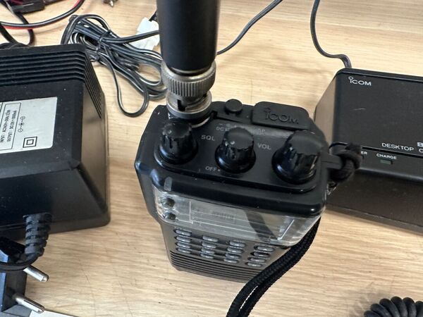 ICOM IC 24 ET BIBANDA PORTATILE CON ACCESSORI LEGGI BENE