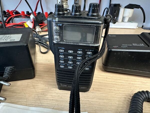 ICOM IC 24 ET BIBANDA PORTATILE CON ACCESSORI LEGGI BENE