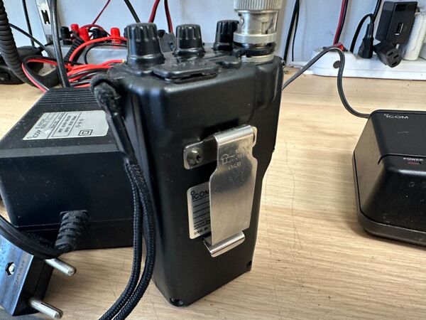 ICOM IC 24 ET BIBANDA PORTATILE CON ACCESSORI LEGGI BENE