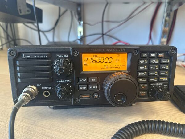 ICOM IC 7200 HF E 50 MHZ ALL MODE OTTIMO CON STAFFA VEICOLARE