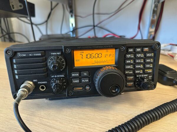 ICOM IC 7200 HF E 50 MHZ ALL MODE OTTIMO CON STAFFA VEICOLARE