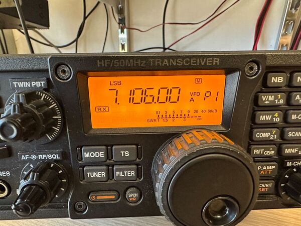 ICOM IC 7200 HF E 50 MHZ ALL MODE OTTIMO CON STAFFA VEICOLARE