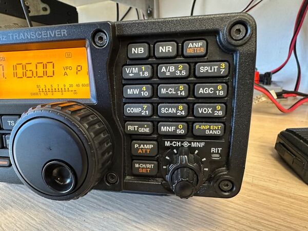 ICOM IC 7200 HF E 50 MHZ ALL MODE OTTIMO CON STAFFA VEICOLARE