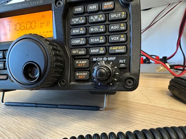 ICOM IC 7200 HF E 50 MHZ ALL MODE OTTIMO CON STAFFA VEICOLARE