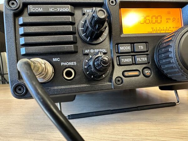 ICOM IC 7200 HF E 50 MHZ ALL MODE OTTIMO CON STAFFA VEICOLARE