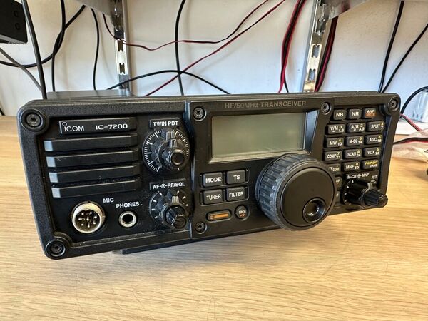 ICOM IC 7200 HF E 50 MHZ ALL MODE OTTIMO CON STAFFA VEICOLARE
