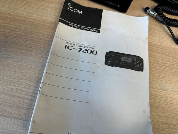 ICOM IC 7200 HF E 50 MHZ ALL MODE OTTIMO CON STAFFA VEICOLARE