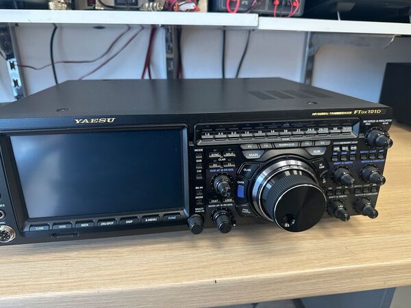 YAESU FT DX 101 D HF E 50 MHZ COME NUOVO CON IMBALLO E GARANZIA CSY AND SON  1 ANNO