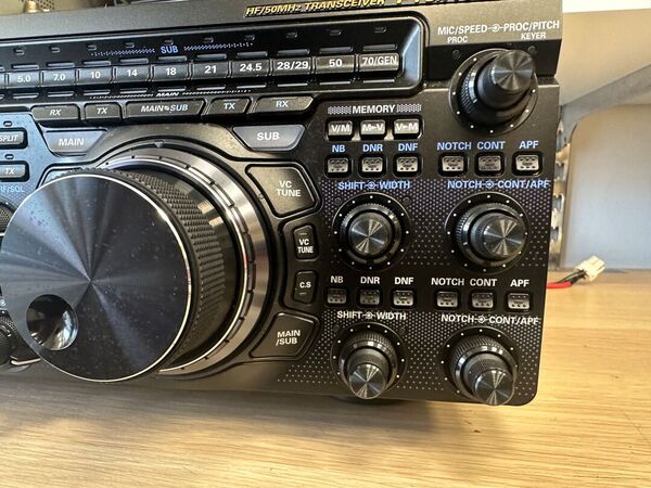 YAESU FT DX 101 D HF E 50 MHZ COME NUOVO CON IMBALLO E GARANZIA CSY AND SON  1 ANNO