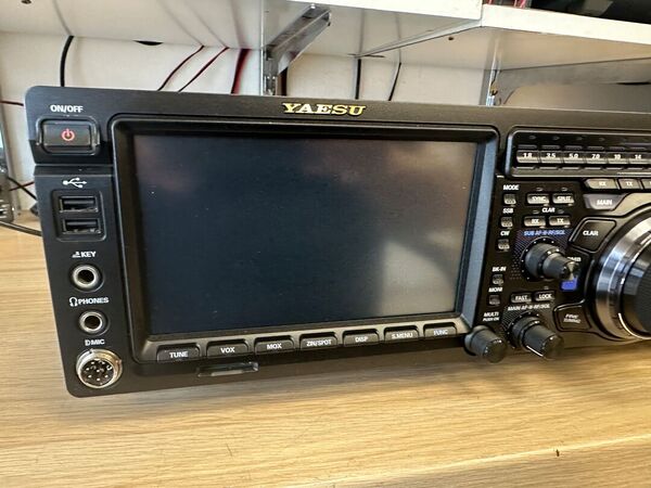 YAESU FT DX 101 D HF E 50 MHZ COME NUOVO CON IMBALLO E GARANZIA CSY AND SON  1 ANNO