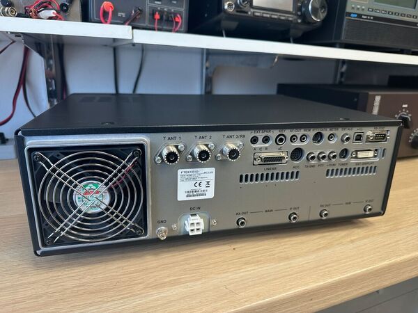 YAESU FT DX 101 D HF E 50 MHZ COME NUOVO CON IMBALLO E GARANZIA CSY AND SON  1 ANNO
