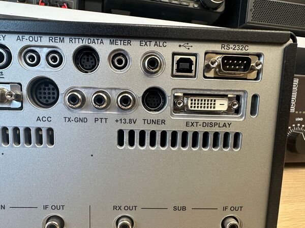 YAESU FT DX 101 D HF E 50 MHZ COME NUOVO CON IMBALLO E GARANZIA CSY AND SON  1 ANNO