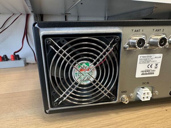 YAESU FT DX 101 D HF E 50 MHZ COME NUOVO CON IMBALLO E GARANZIA CSY AND SON  1 ANNO