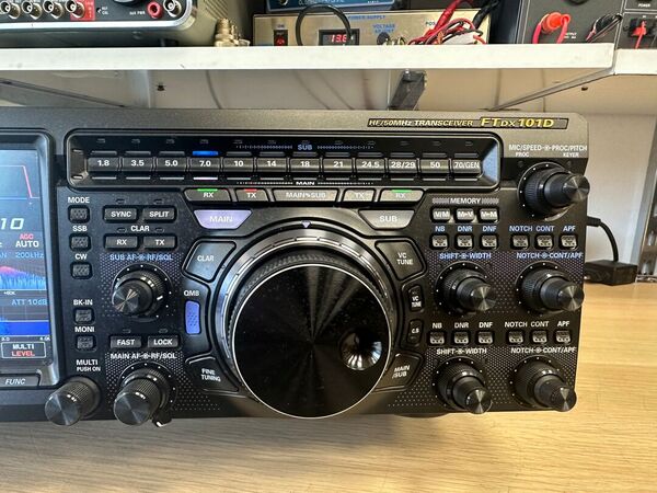 YAESU FT DX 101 D HF E 50 MHZ COME NUOVO CON IMBALLO E GARANZIA CSY AND SON  1 ANNO