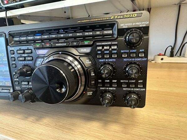 YAESU FT DX 101 D HF E 50 MHZ COME NUOVO CON IMBALLO E GARANZIA CSY AND SON  1 ANNO