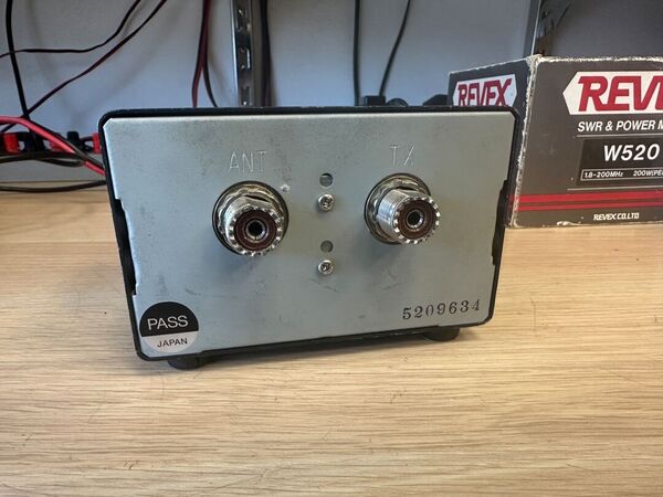 REWEX W 520' ROSWATTMETRO DA 1.8 A 200 MHZ  200 WATT OTTIMO CON IMBALLO