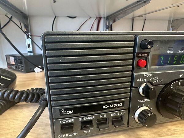 ICOM IC M 700 HF MARINO CON  BANDE RADIOAMATORIALI OTTIMO 150 WATT