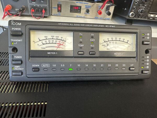 ICOM IC PW1 LINEARE STATO SOLIDO ALL BAND HF E 50 MHZ OTTIMO  CON ATU INTERNO