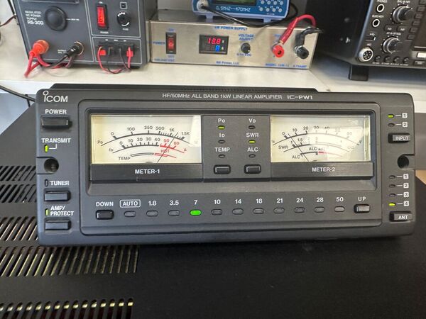 ICOM IC PW1 LINEARE STATO SOLIDO ALL BAND HF E 50 MHZ OTTIMO  CON ATU INTERNO