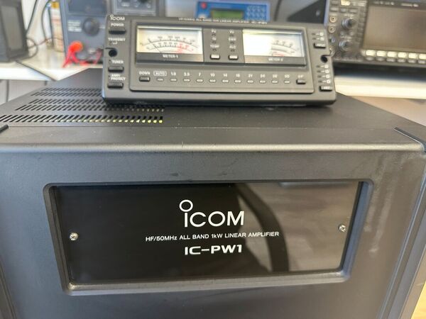 ICOM IC PW1 LINEARE STATO SOLIDO ALL BAND HF E 50 MHZ OTTIMO  CON ATU INTERNO
