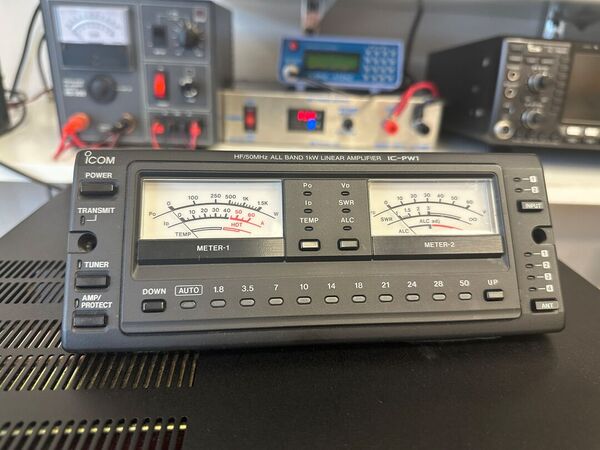 ICOM IC PW1 LINEARE STATO SOLIDO ALL BAND HF E 50 MHZ OTTIMO  CON ATU INTERNO