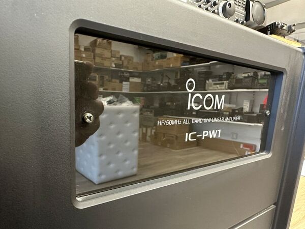 ICOM IC PW1 LINEARE STATO SOLIDO ALL BAND HF E 50 MHZ OTTIMO  CON ATU INTERNO