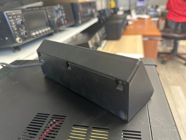 ICOM IC PW1 LINEARE STATO SOLIDO ALL BAND HF E 50 MHZ OTTIMO  CON ATU INTERNO