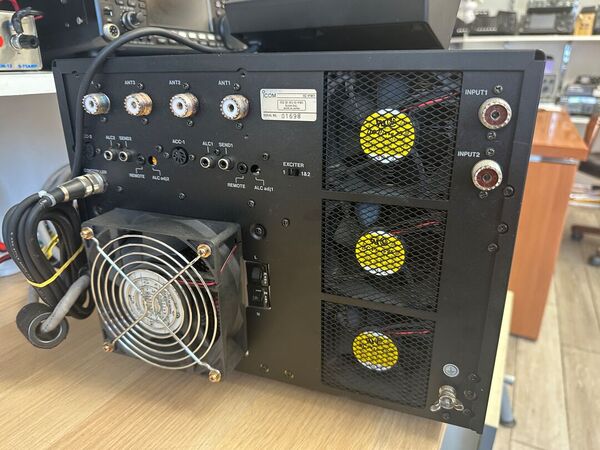 ICOM IC PW1 LINEARE STATO SOLIDO ALL BAND HF E 50 MHZ OTTIMO  CON ATU INTERNO
