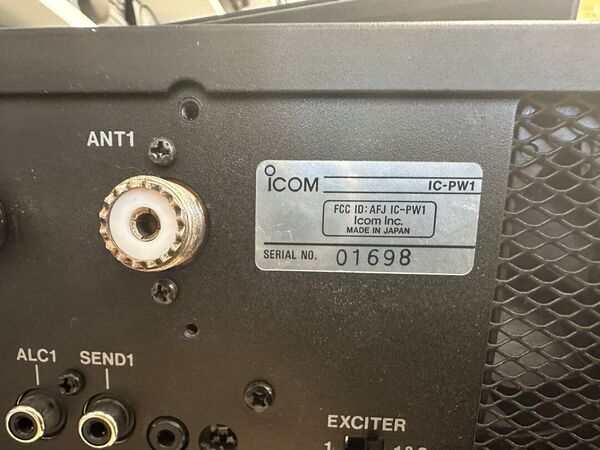 ICOM IC PW1 LINEARE STATO SOLIDO ALL BAND HF E 50 MHZ OTTIMO  CON ATU INTERNO
