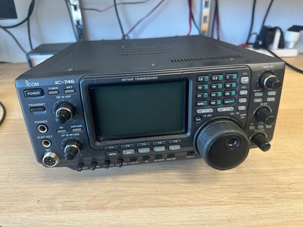 ICOM IC 746 TRIBANDA HF 50 144 MHZ  ALL MODE OTTIMO CON IMBALLO