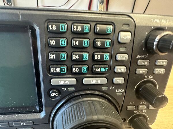 ICOM IC 746 TRIBANDA HF 50 144 MHZ  ALL MODE OTTIMO CON IMBALLO