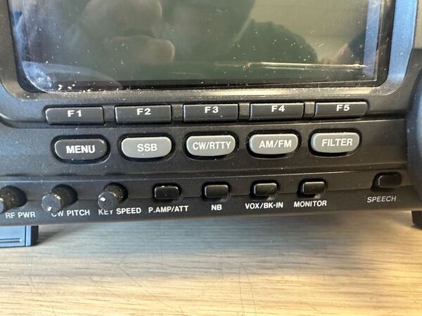 ICOM IC 746 TRIBANDA HF 50 144 MHZ  ALL MODE OTTIMO CON IMBALLO