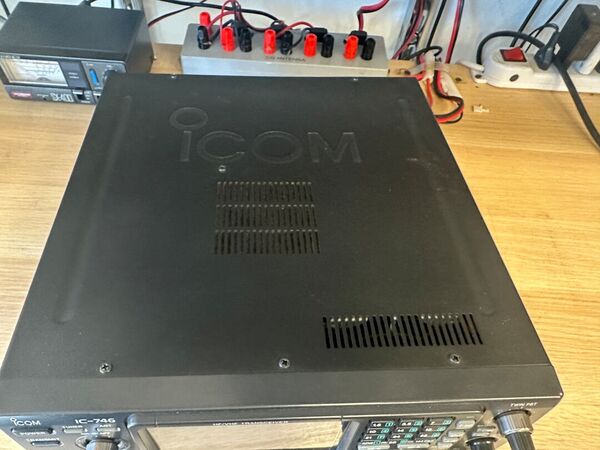 ICOM IC 746 TRIBANDA HF 50 144 MHZ  ALL MODE OTTIMO CON IMBALLO