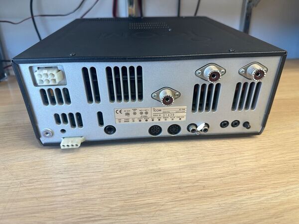 ICOM IC 746 TRIBANDA HF 50 144 MHZ  ALL MODE OTTIMO CON IMBALLO