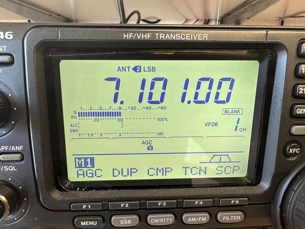 ICOM IC 746 TRIBANDA HF 50 144 MHZ  ALL MODE OTTIMO CON IMBALLO