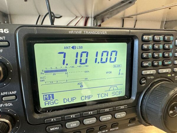 ICOM IC 746 TRIBANDA HF 50 144 MHZ  ALL MODE OTTIMO CON IMBALLO
